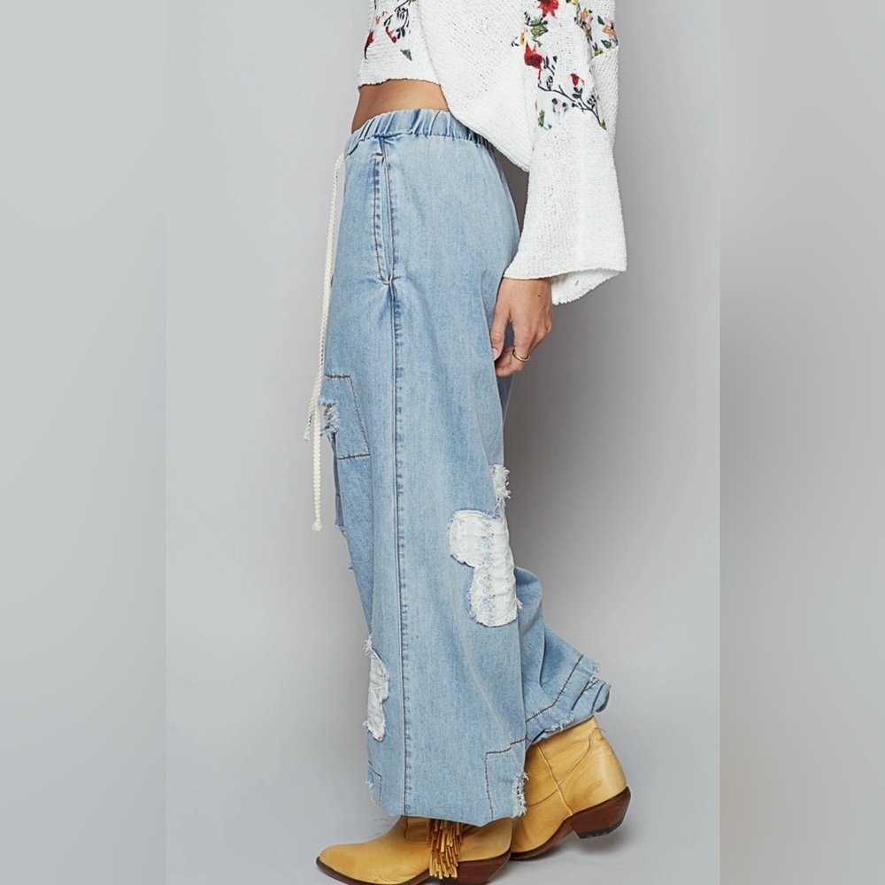 POL Solid Textured Denim Floral Jogger Pants in Size Medium NWOT $88 - Picture 6 of 8